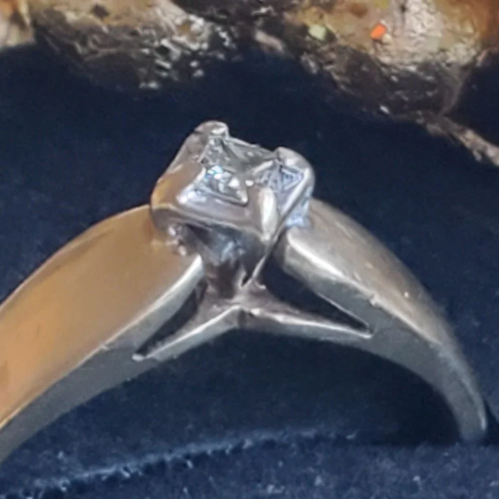 10K Yellow Gold Square Cut Solitaire By CJC Vintage Ladies Ring Size 7 - Picture 4 of 5